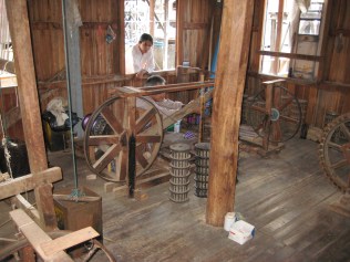 041_spinning lotus thread