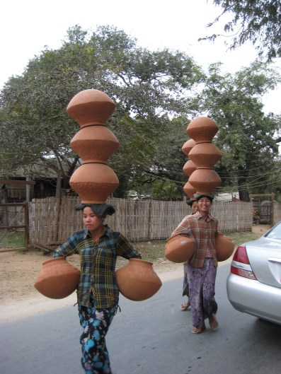 047_how to carry clay pots
