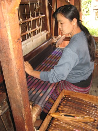 048_weaving silk
