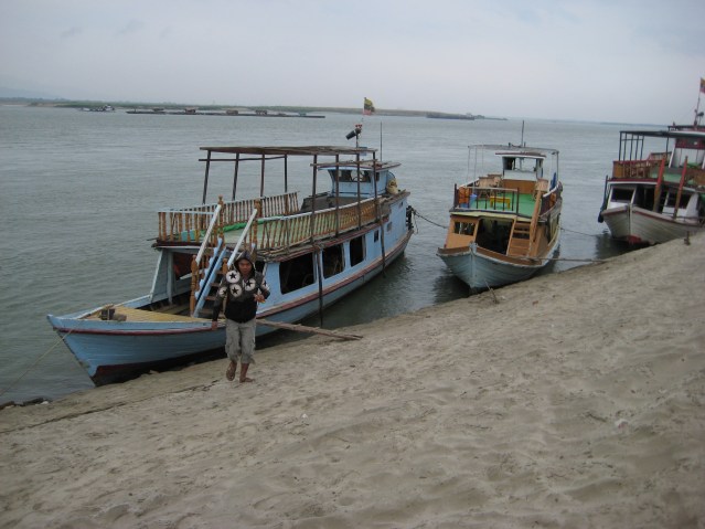 105_riverboat limo & driver
