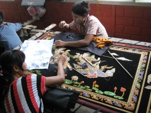 152_sewing gold thread tapestries