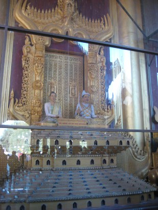 192_Loin throne Royal palace