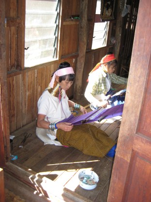 137_Kayan weavers