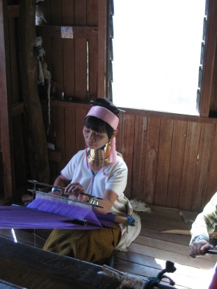 138_kayan weavers