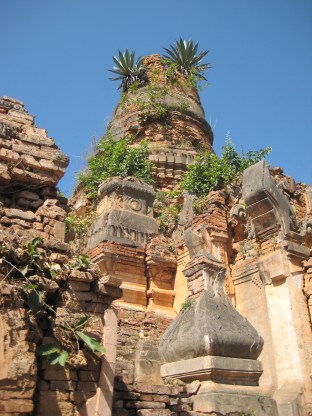 166_Shwe Indein Pagoda temple complex
