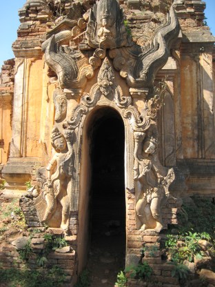170_Shwe Indein Pagoda temple complex