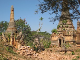 172_Shwe Indein Pagoda temple complex
