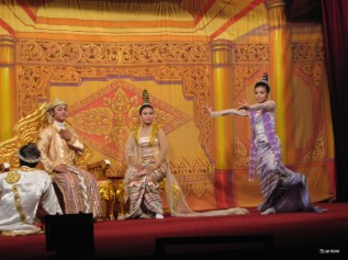093_Burmese entertainment